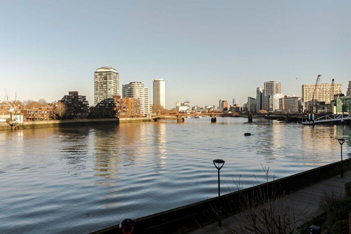 3 Bedroom Flat To Rent In Nine Elms Lane, London, SW8