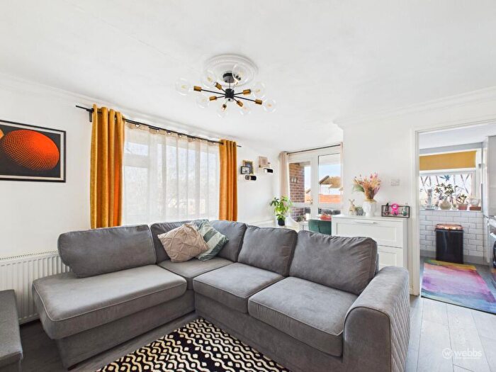1 Bedroom Flat For Sale In Holmbury Grove, Croydon, CR0