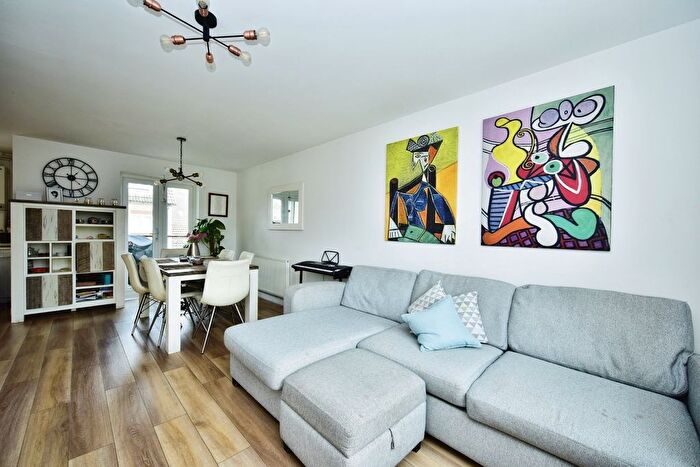 2 Bedroom Flat For Sale In Furfield Chase, Boughton Monchelsea, Maidstone, ME17