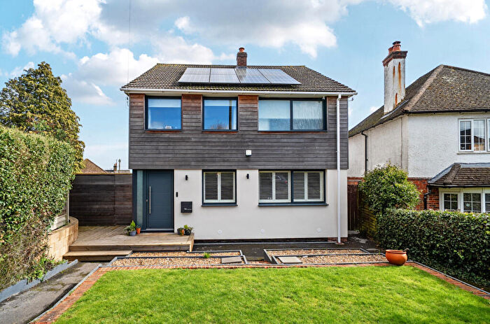 4 Bedroom Detached House For Sale In North Avenue, Farnham, Surrey, GU9