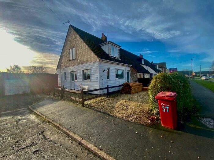 3 Bedroom End Of Terrace House To Rent In Pilgrims Close, Immingham, DN40