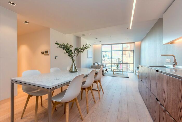 2 Bedroom Flat To Rent In The Askew Building, Bartholomew Close, Barbican, Farringdon, EC1A
