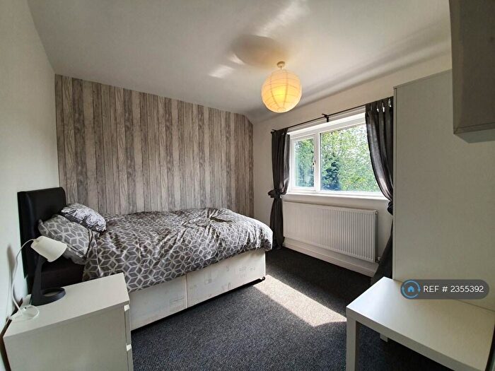 6 Bedroom Semi-Detached House To Rent In Queenswood Drive, Leeds, LS6