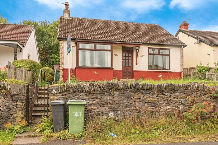 2 Bedroom Detached Bungalow For Sale In Dingle Road, Huddersfield, HD1