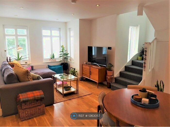 2 Bedroom Maisonette To Rent In Blythe Hill, London, SE6