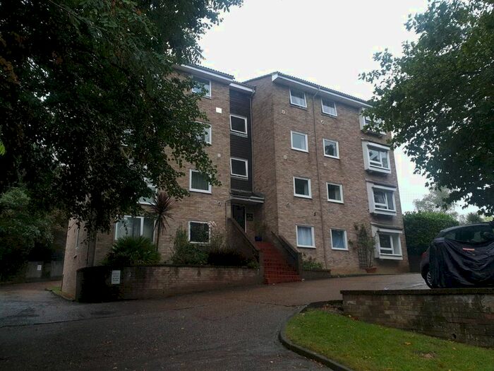 2 Bedroom Flat To Rent In The Heights, Foxgrove Road, Beckenham, BR3