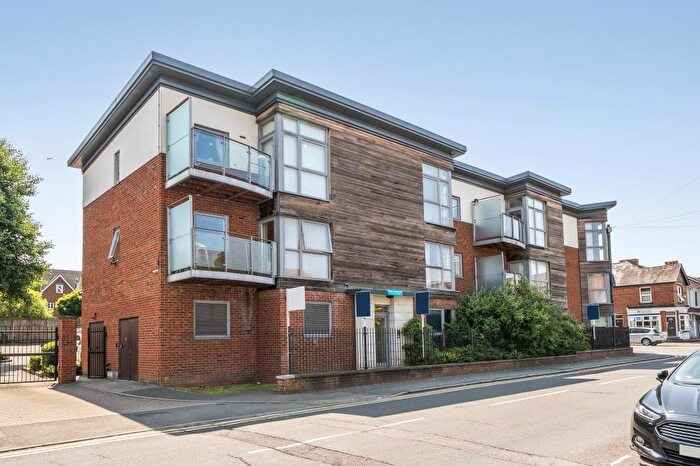 1 Bedroom Flat For Sale In High Wycombe, Buckinghamshire, HP12