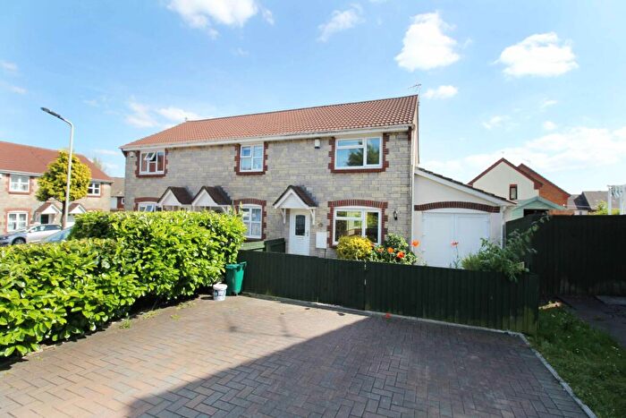 3 Bedroom Semi-Detached House To Rent In Carn Celyn, Manor Chase, CF38
