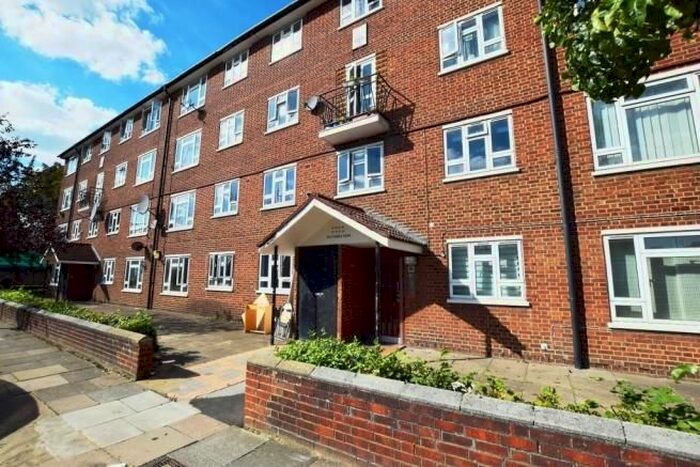 4 Bedroom Flat To Rent In Southwell Road, Camberwell, SE5
