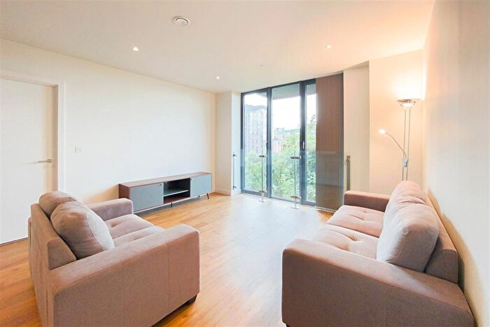 2 Bedroom Apartment To Rent In Mount Yard, M4