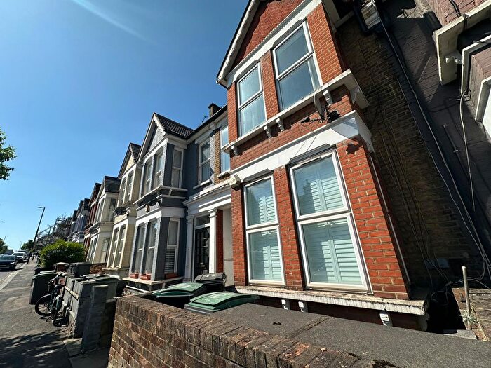 4 Bedroom Flat To Rent In Wightman Road, London, N4
