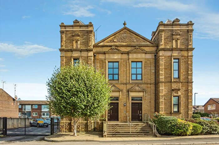 2 Bedroom Flat For Sale In Commercial Street, Morley, LS27