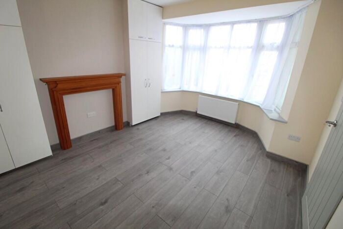 4 Bedroom End Of Terrace House To Rent In Park Gardens, London, NW9