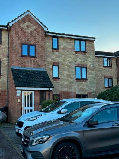 2 Bedroom Flat To Rent In Prestatyn Close, Stevenage, SG1