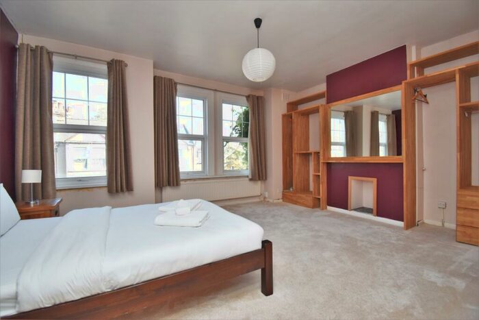 2 Bedroom Flat To Rent In Overcliff Road London, SE13