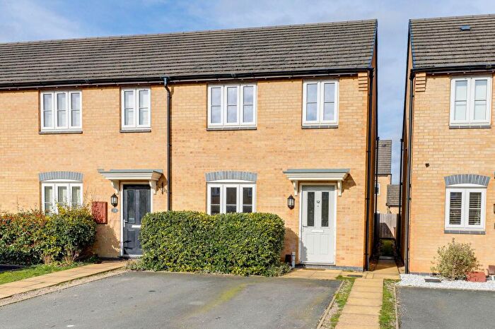 3 Bedroom End Of Terrace House For Sale In Russet Way, Nottingham, NG8