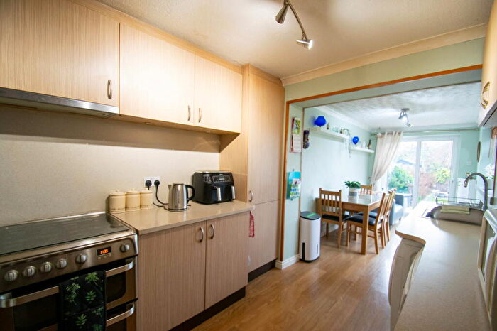 3 Bedroom Semi-Detached House For Sale In Vicarage Hill, Flitwick, MK45