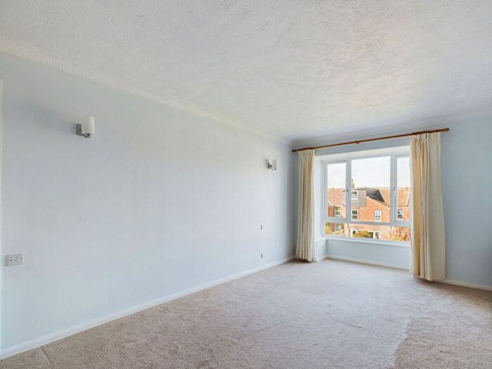 1 Bedroom Flat For Sale In Penrith Court, Broadwater Street East, Worthing, BN14