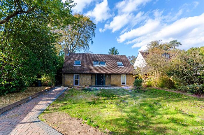 3 Bedroom Detached House To Rent In Waverley Drive, Chertsey, KT16