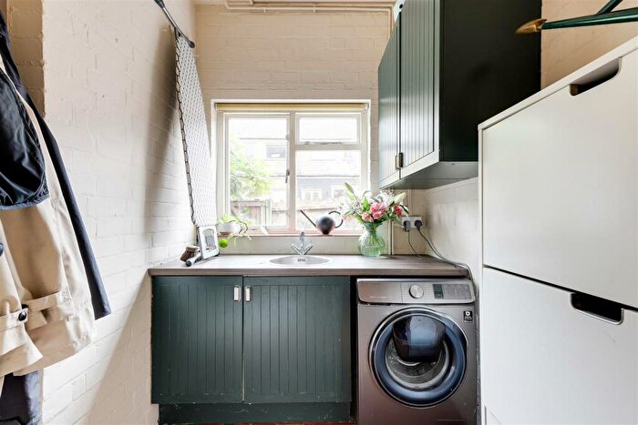 3 Bedroom Terraced House For Sale In Promenade, Victoria Park, Nottinghamshire, NG3