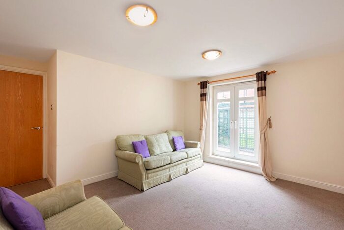 2 Bedroom Flat For Sale In Trafalgar House, Piccadilly Plaza, York, YO1