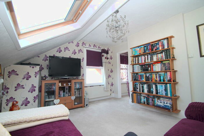 1 Bedroom Flat To Rent In **Zero Deposits Option Available** Hatchlands Road, RH1