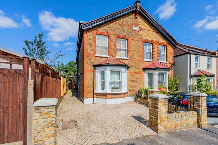 5 Bedroom Semi-Detached House To Rent In Tolworth Park Road, Surbiton, KT6