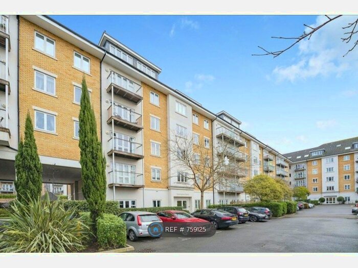 3 Bedroom Flat To Rent In Park Lodge Avenue, West Drayton, UB7