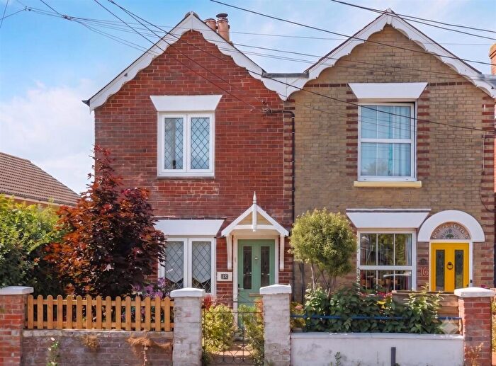 2 Bedroom Cottage For Sale In Gurnard, Isle Of Wight, PO31