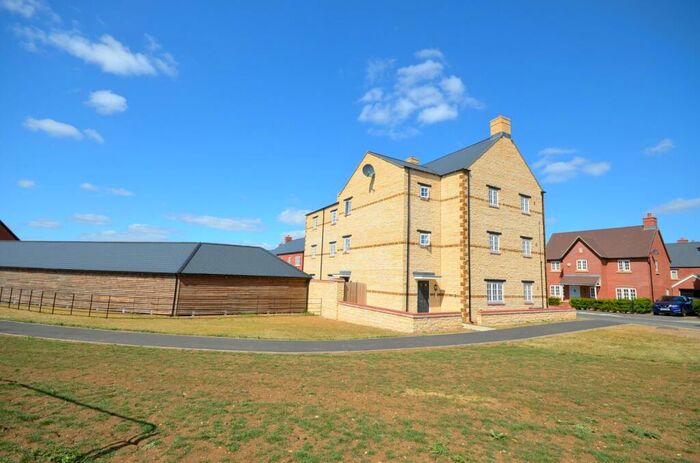 2 Bedroom Flat To Rent In Poppyfield Road, Wootton, Northampton, Northamptonshire, NN4