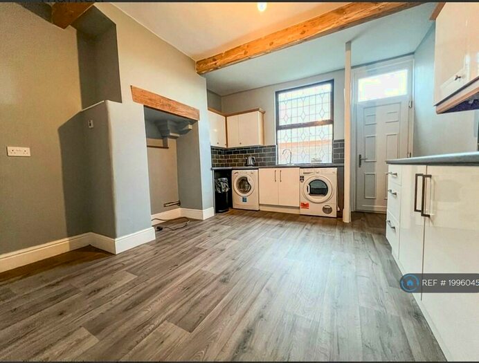 4 Bedroom Terraced House To Rent In Church Road, Bolton, BL1