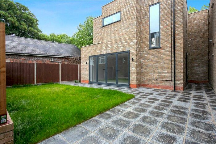 3 Bedroom Detached House To Rent In South Birkbeck Road, Leyton, E11