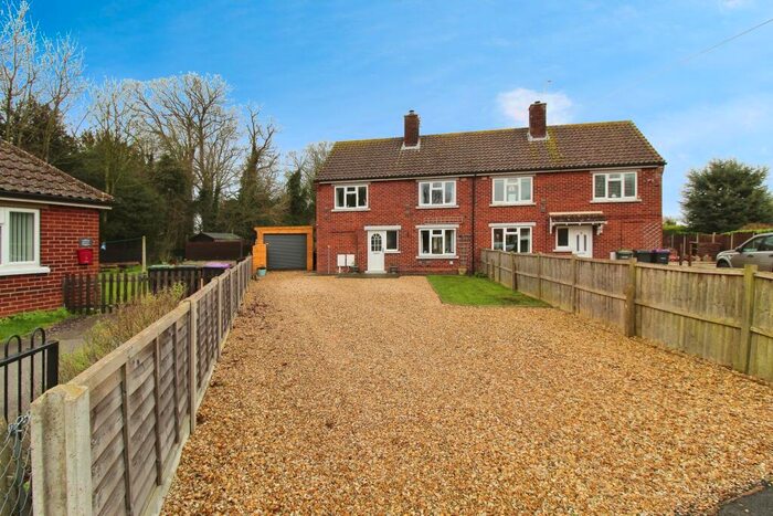 3 Bedroom Semi-Detached House For Sale In Coronation Crescent, Coleby, LN5