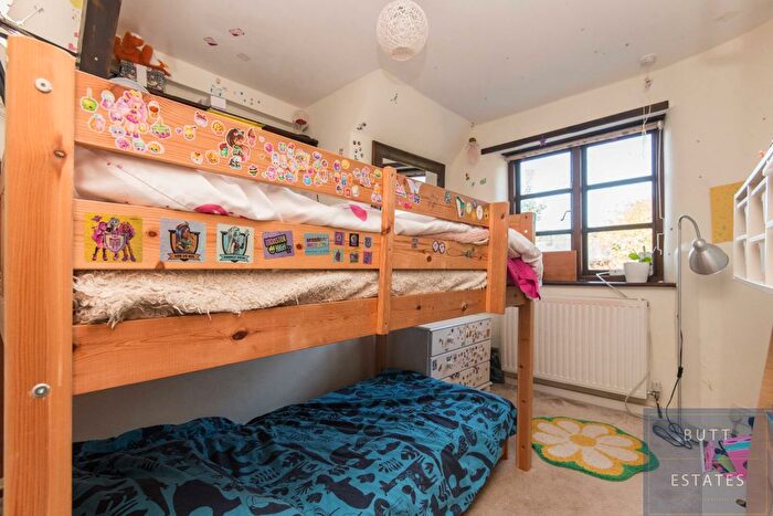 2 Bedroom Cottage For Sale In The College, Ide, Exeter, EX2
