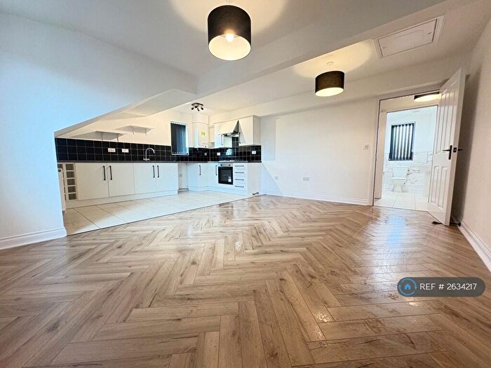 2 Bedroom Penthouse To Rent In The Grange, Birkenhead, CH42