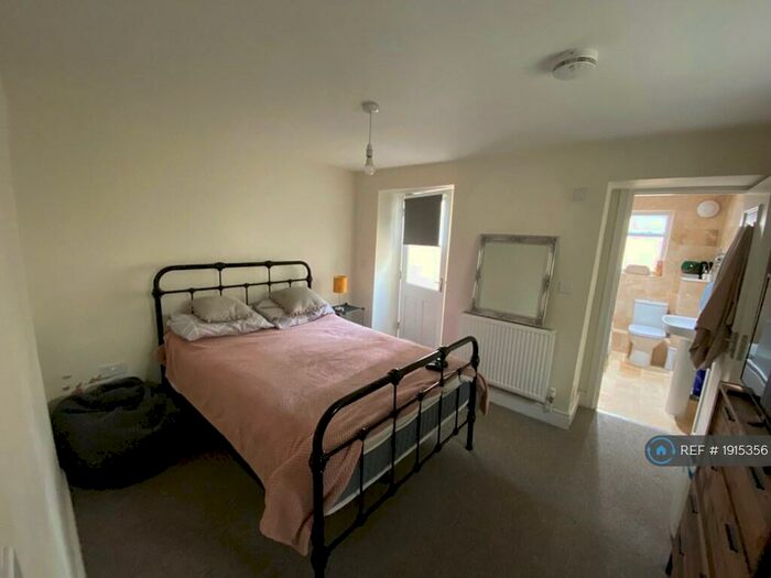 1 Bedroom Flat To Rent In Market Place, Tetbury, GL8