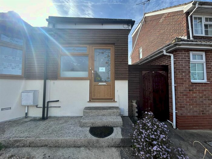 1 Bedroom Flat To Rent In Gregory Avenue, Potters Bar, EN6