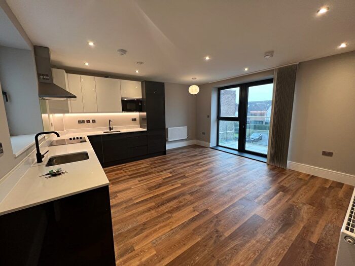 2 Bedroom Flat To Rent In Heather Gardens, London, NW11