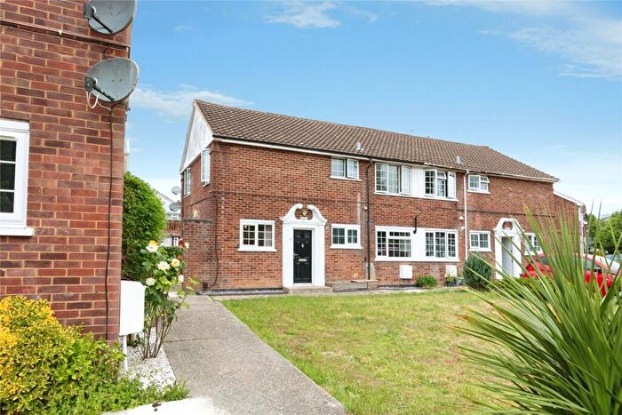2 Bedroom Maisonette For Sale In Devonshire Place, Basingstoke, Hampshire, RG21