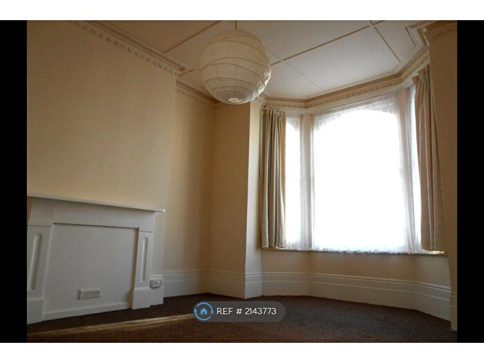 1 Bedroom Flat To Rent In Carisbrooke Road, St Leonards On Sea, TN38