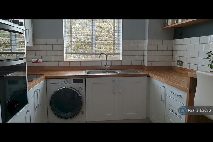 1 Bedroom Flat To Rent In Peverel, London, E6