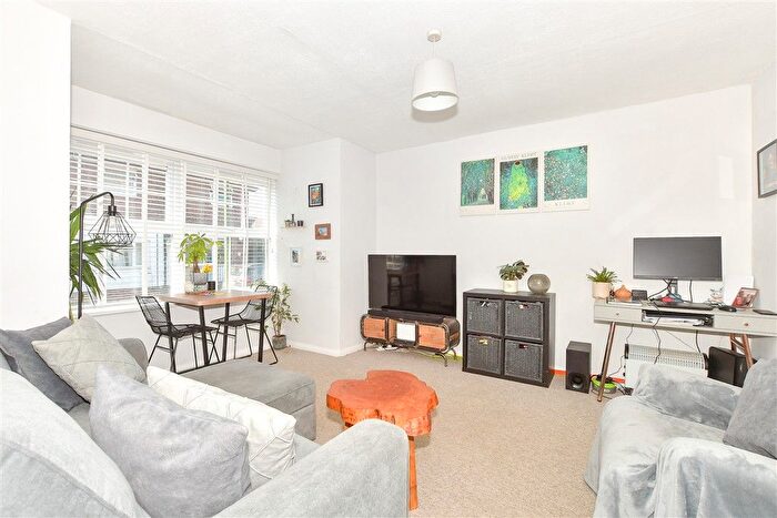 2 Bedroom Maisonette For Sale In Nelson Road, Horsham, West Sussex, RH12