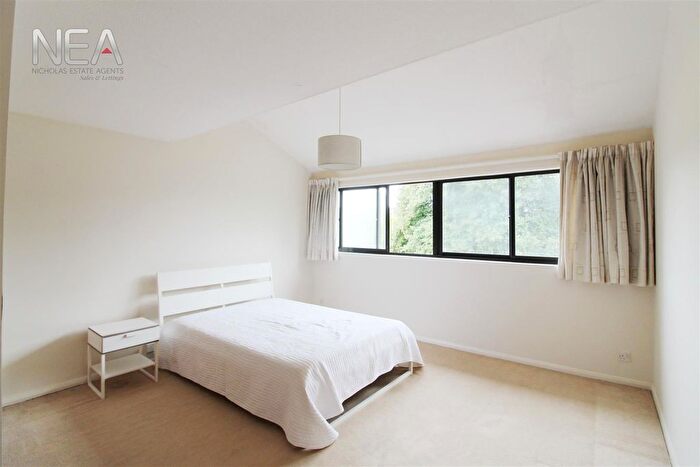 4 Bedroom Town House To Rent In Cardinal Close, Caversham, Reading, RG4
