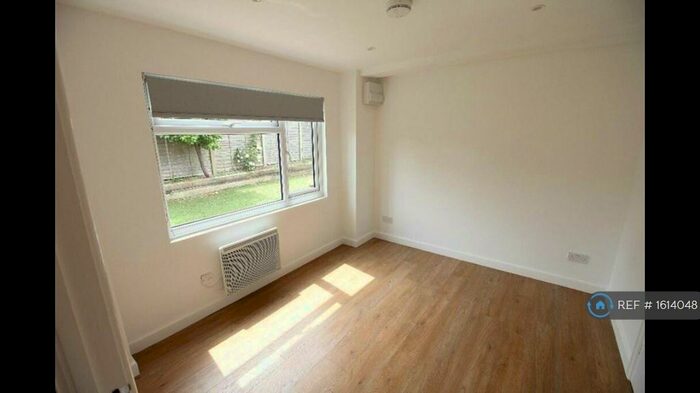 1 Bedroom Flat To Rent In Stanstead Road, Hoddesdon, EN11