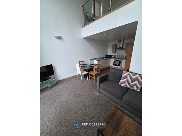 3 Bedroom Flat To Rent In Steele House, Salford, M5