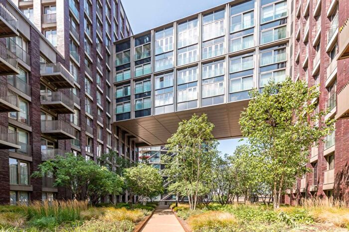 2 Bedroom Flat To Rent In New Union Square, , Nine Elms, London, SW11