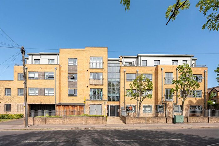 1 Bedroom Flat For Sale In Kings Head Hill, Chingford, E4