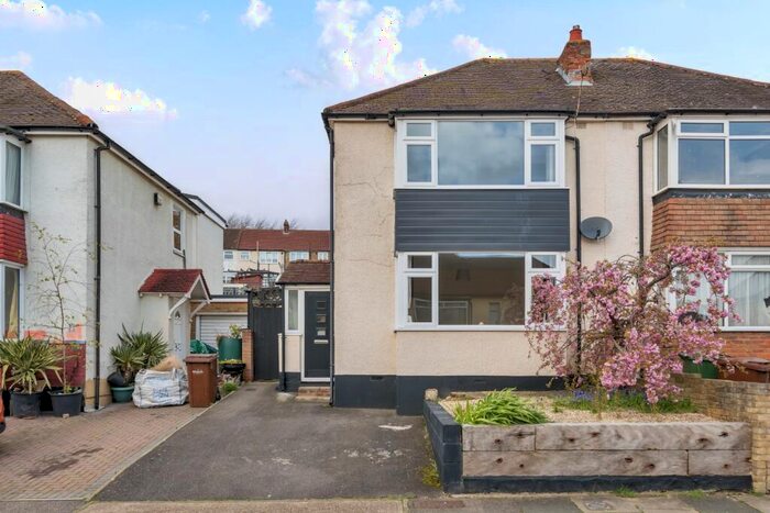 2 Bedroom Semi-Detached House To Rent In Cambridge Road Rochester, ME2