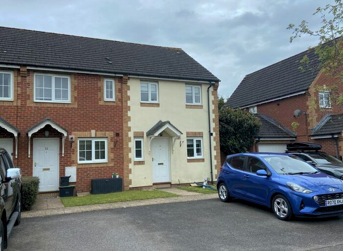 2 Bedroom Terraced House To Rent In Banbury Close, RG41