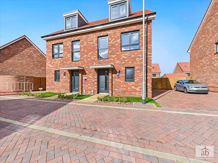 3 Bedroom Town House To Rent In Siddeley Drive, Martlesham, Ipswich, IP5